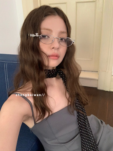 Jennie同款带钻素颜装饰平光镜