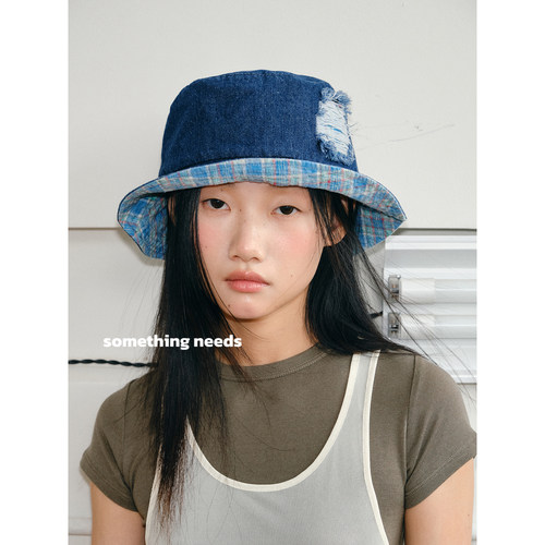 郑佰万磨边破洞双面戴渔夫帽女