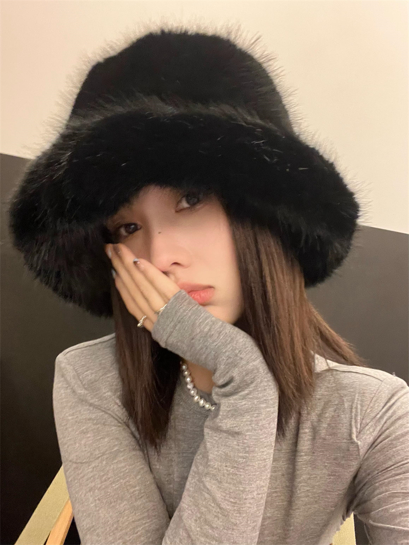 出游滑雪bi备加厚毛绒帽子女冬季