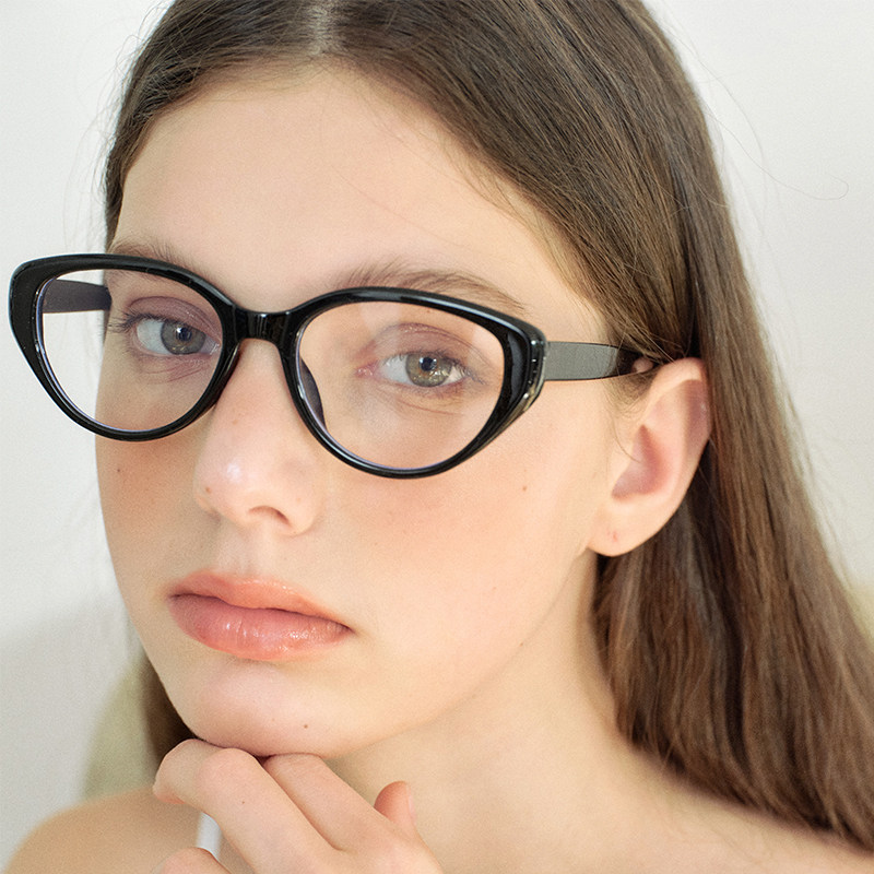 郑佰万~欧美复古猫眼黑框眼镜女素颜神器方圆脸平光镜网红款情侣