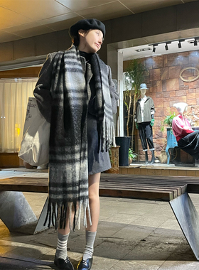 性冷淡风~马海毛围巾女秋冬季保暖加厚学生格子披肩韩版百搭围脖