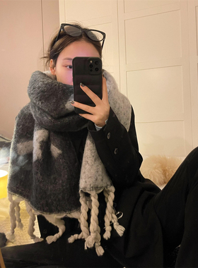 谁不想拥有一条呢~韩版字母马海毛围巾女冬百搭加厚双面围脖披肩