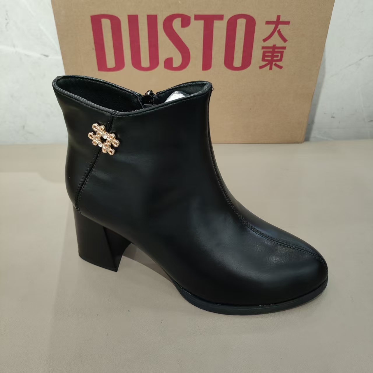 大东高跟短靴2025冬季新款时尚加绒简约百搭舒适方根女靴子1010