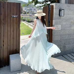 实拍海边穿搭度假风薄纱背心吊带连衣裙女初夏压褶长裙