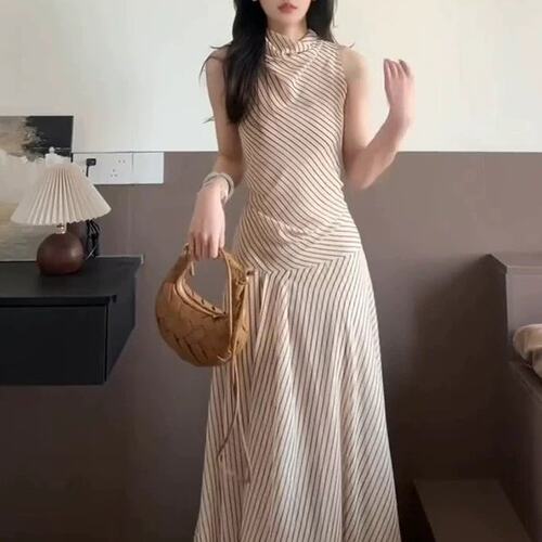 法式复古条纹无袖背心连衣裙子女夏2026新款显瘦气质海边度假长裙