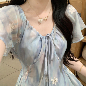 桔梗法式V领碎花连衣裙女夏季海边度假沙滩裙初恋约会短袖仙女裙