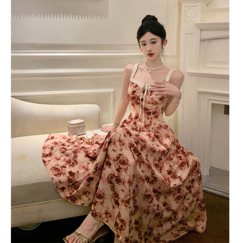 实拍法式赫本风复古风吊带碎花连衣裙修身显瘦小众设计感长裙子