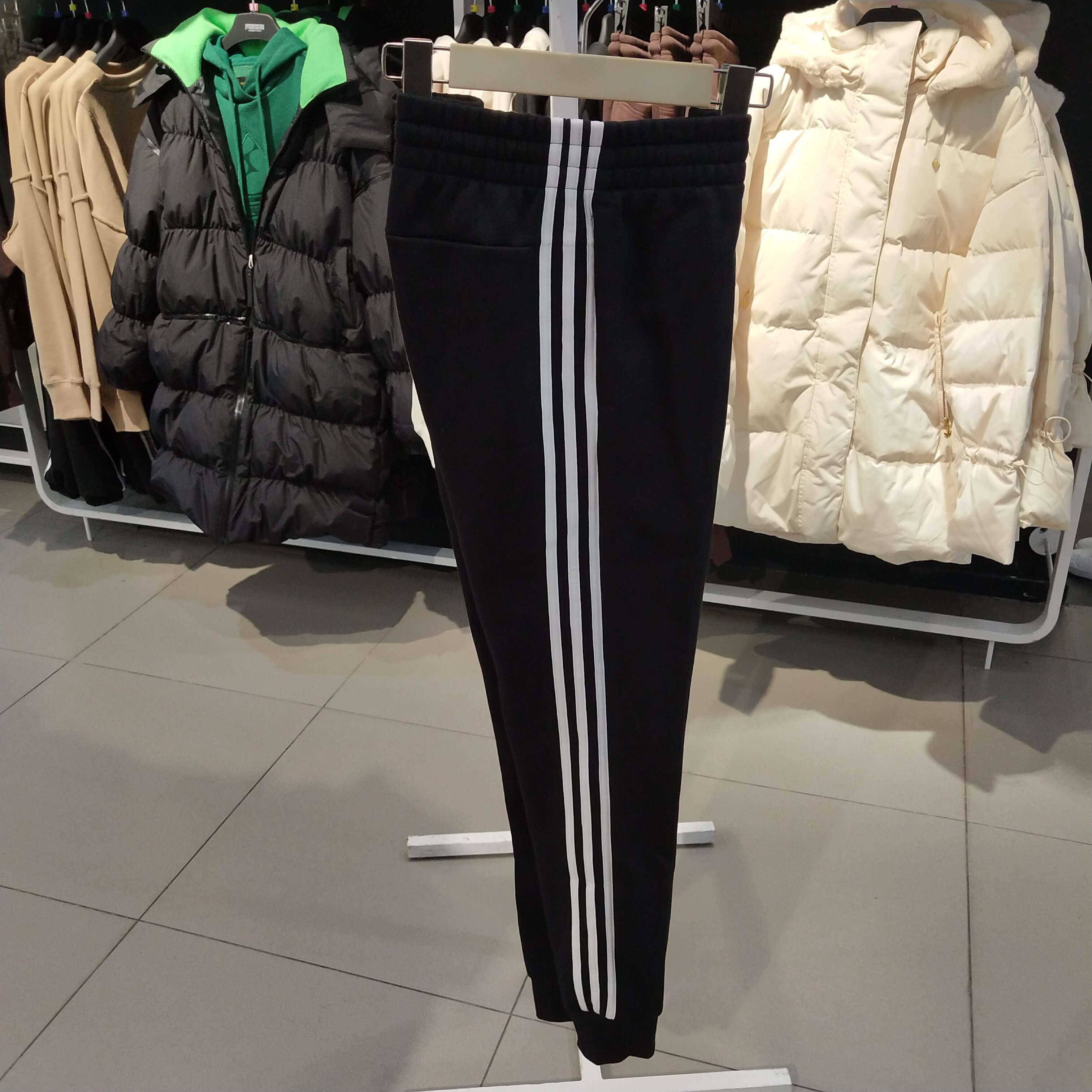 阿迪达斯长裤女2023新款运动裤休闲裤黑色束脚加绒卫裤GM5551