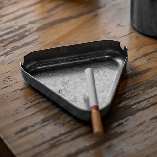 复古创意不锈钢烟灰缸简约高级感