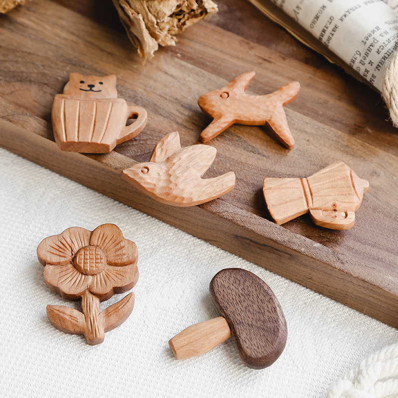 匠人纯手作雕刻木质胸针