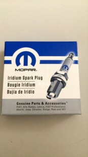 jeep吉普 300C 牧马人大捷龙 大切诺基火花塞 3.6L 3.0L 原装进口