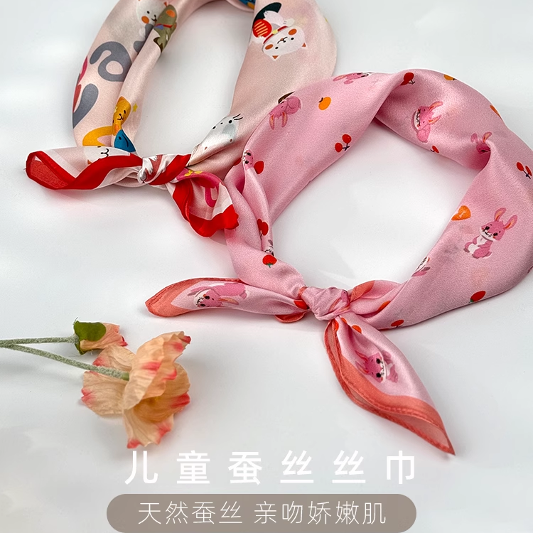 儿童真丝围巾男童小方巾桑蚕丝女童卡通三角巾春秋冬季宝宝丝巾潮