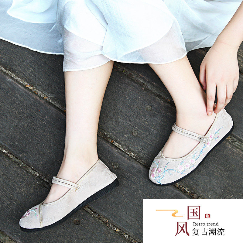 布舍元秋季老北京布鞋女绣花鞋汉服鞋国潮传统刺绣鞋软底平底舒适使用感如何?