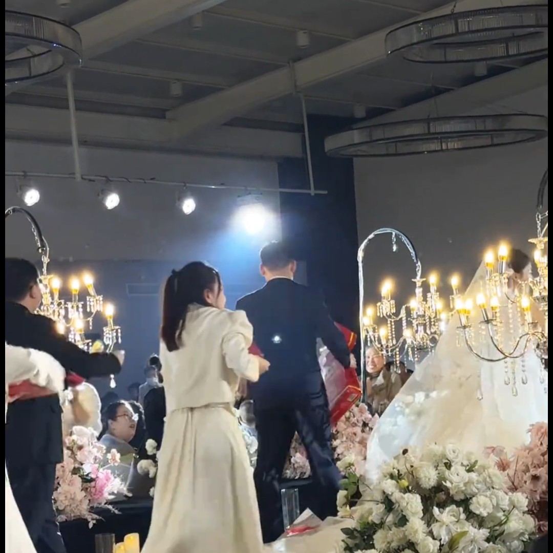 现货网红抖音同款超大道具创意礼盒中华大辣条婚礼返场活动