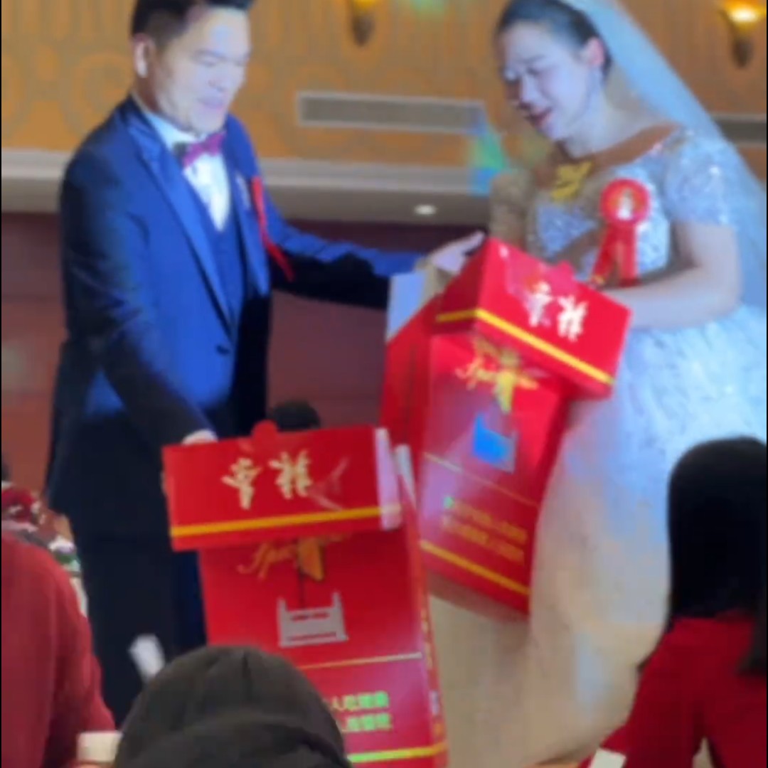 网红抖音同款超大道具创意礼盒中华大辣条