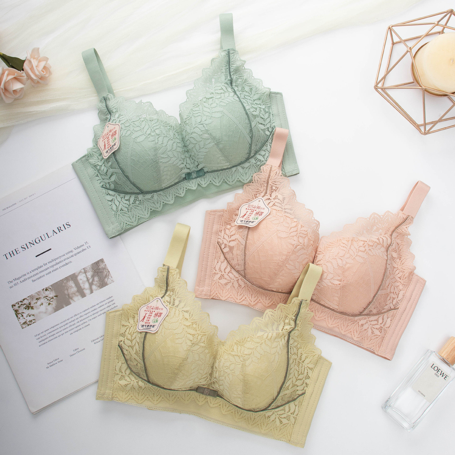 性感蕾丝中厚B杯无钢圈乳弹棉无磁月牙片内托调整四排扣内衣8897