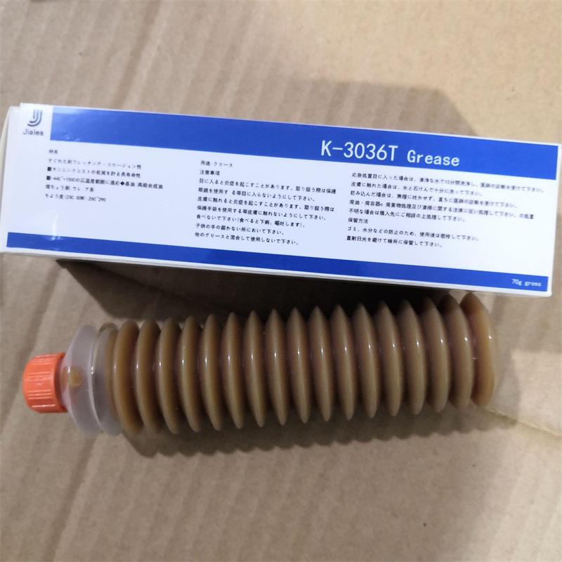 温度范围广，由于使用高级合成油作为基础油，其润滑性能在-54℃至+177℃的广泛范围内均保持优异状况。