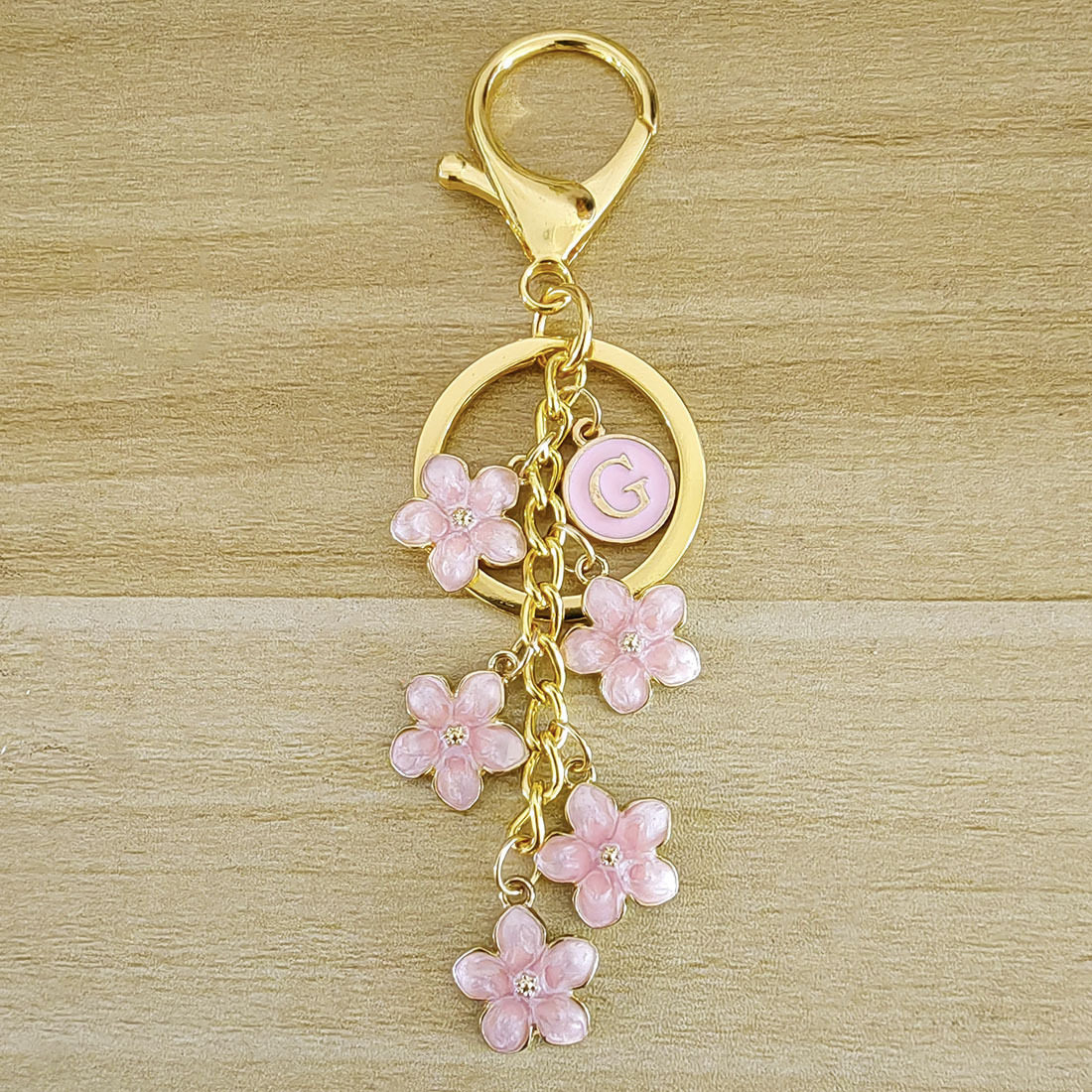 temu女士字母钥匙扣樱花钥匙链简约梅花花朵手机手提包装饰挂件