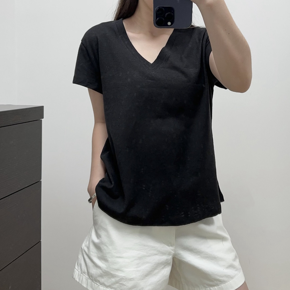 老猫纯色进口亚麻V领女上衣春夏新凉爽薄款气质短袖宽松显瘦体T恤