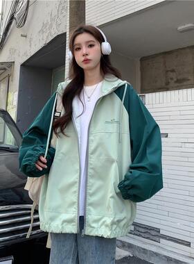 春夏2025年新款韩版宽松绿色连帽棒球服美式撞色拼接冲锋衣外套女