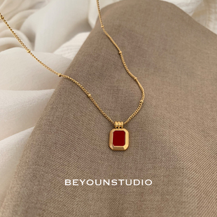 ZUORAN 法式复古高级感酒红方块项链显白精致时尚气质锁骨链女495