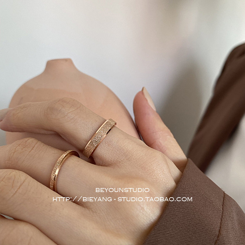 ZUORAN 韩系精致时髦磨砂细闪设计感个性气质玫瑰金百搭戒指RF170