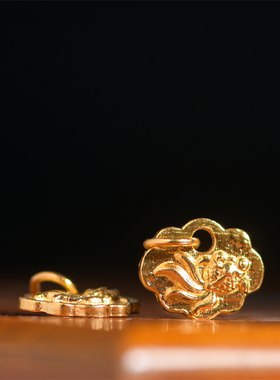 手工錾刻古法黄金金鱼如意吊坠