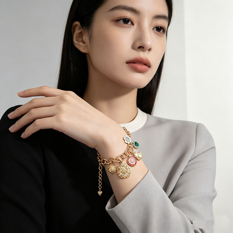 欧美设计款金色多层画油手链女合金水钻爱心吊坠时尚个性手饰品