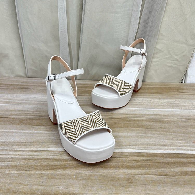 贸原单女鞋厚底方头粗高跟防水台一字扣时尚简约新款时装凉鞋