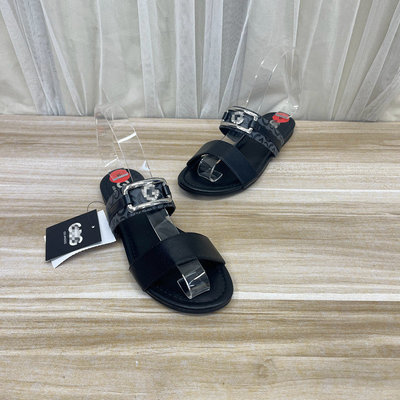 金属扣带妈妈凉鞋外穿休闲百搭