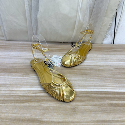 圆头镂空镀金属层效果包头凉鞋