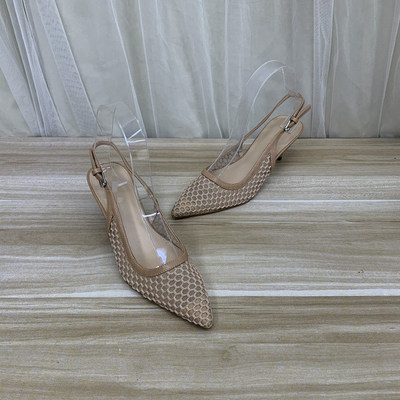 尖头细高跟镂空一字扣时装凉鞋