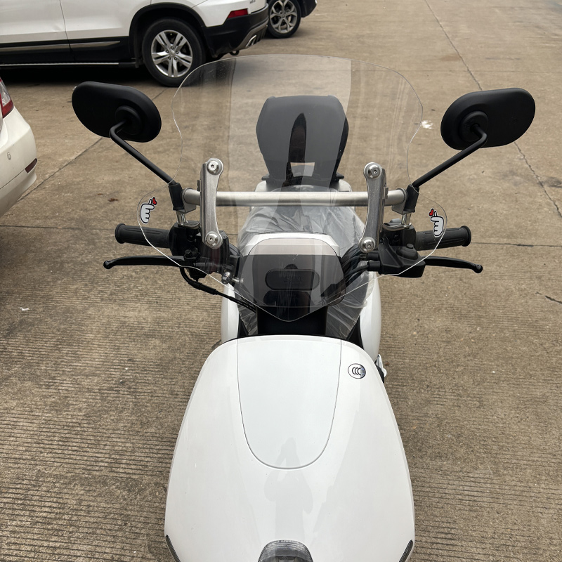 三阳蜂鸟125前挡风与横杆