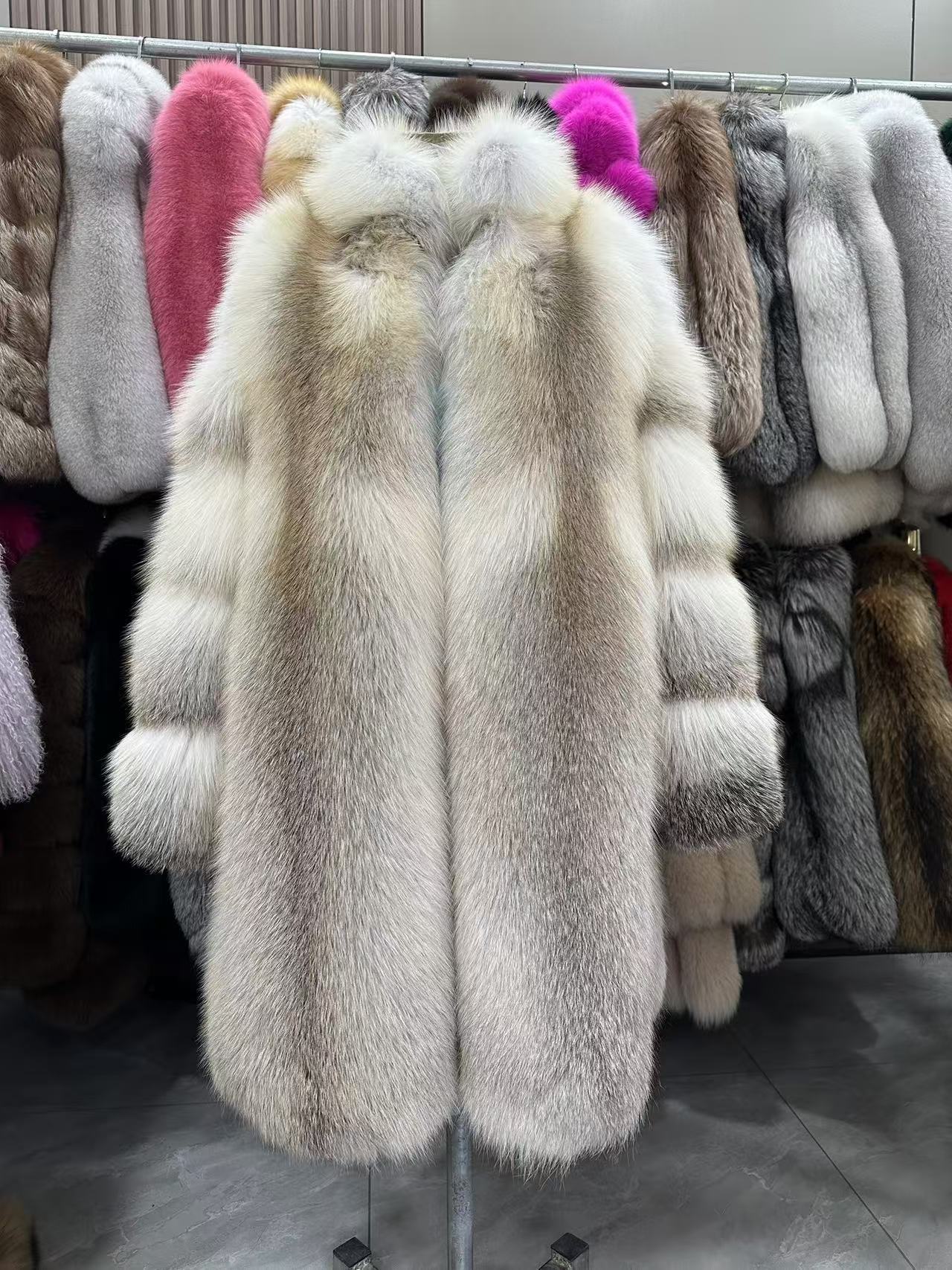 进口日晖狐原色阔版大摆喇叭袖宽松版秋冬高端皮草整皮女士外套