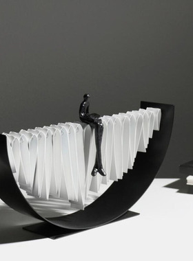 现代简约金属创意艺术软装饰品家居样板间玄关柜人物造型轻奢摆件