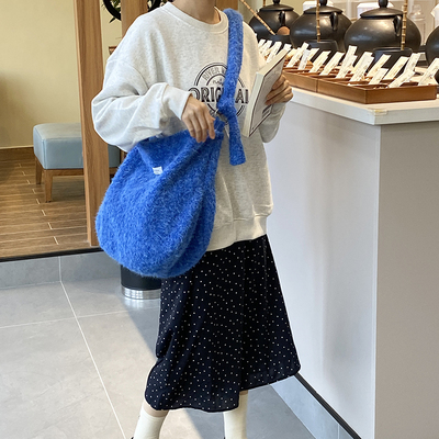 2025秋冬新款毛绒包包女百搭可爱大容量单肩包可调节斜挎包