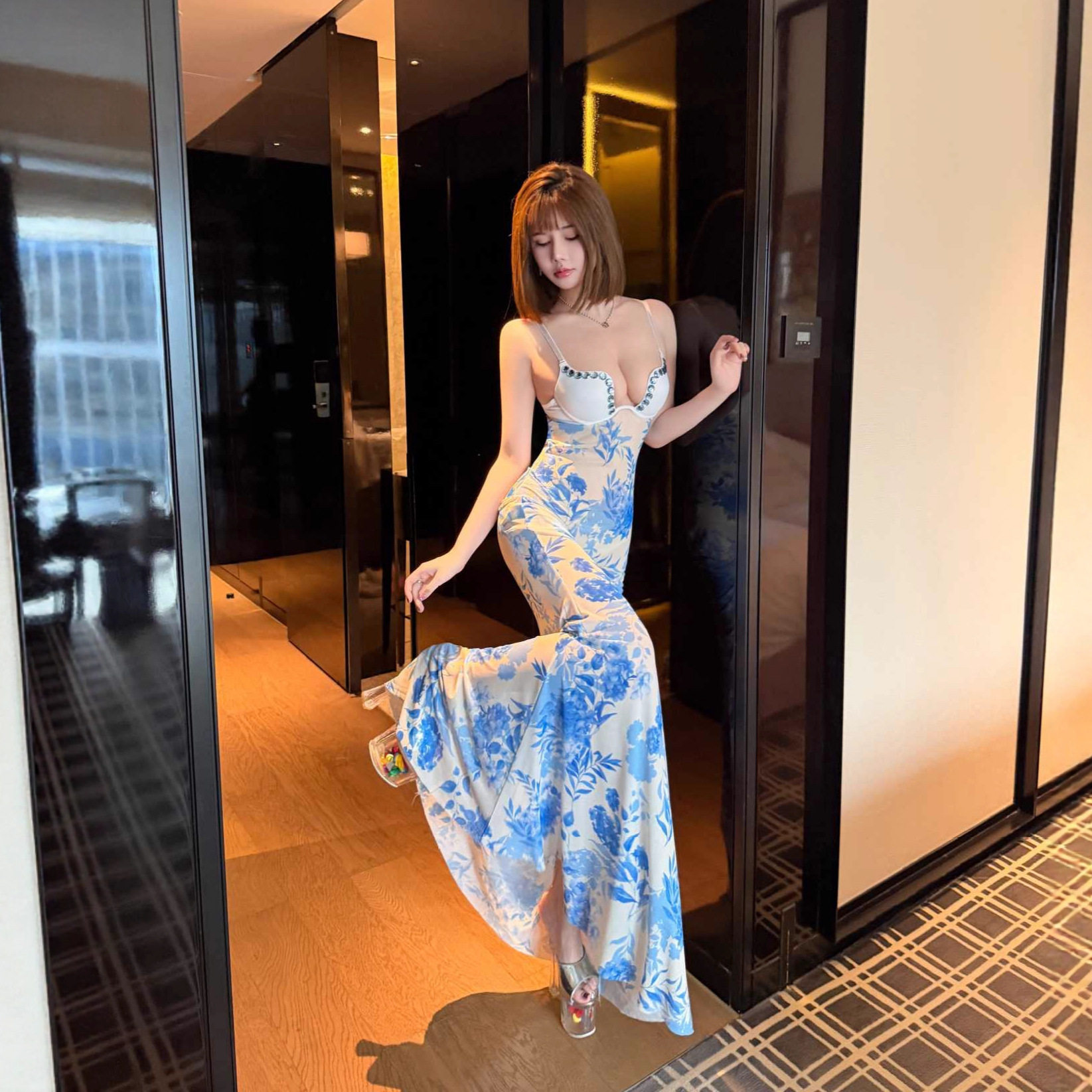 夜店性感印花吊带连衣裙女修身显瘦包臀长裙子夜场酒吧上班衣服