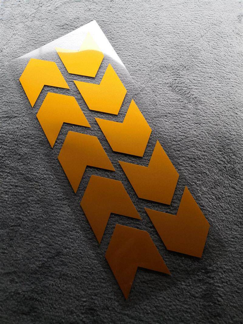 警示标志箭头 注意避让 反光防水创意个性车贴花车尾货车贴纸贴画