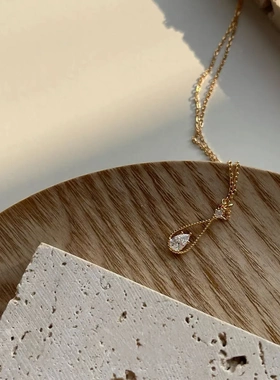 新哲美 S925纯银镀金项链女法式精致水滴锆石吊坠ins冷淡风锁骨链