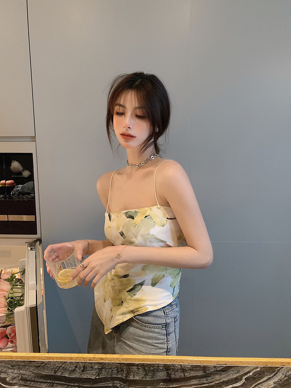 Real price Korean version 2021 summer new broken flowers with suspender, sleeveless bandage and irregular waistcoat