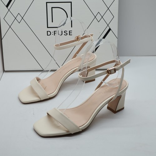 D:FUSE/迪芙斯撤柜夏季真皮露趾甜美粗跟百搭一字扣带时装凉鞋女