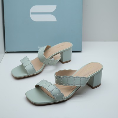 comely/康莉断码撤柜夏季真皮皮带扣一字拖粗高跟水钻露趾女凉鞋