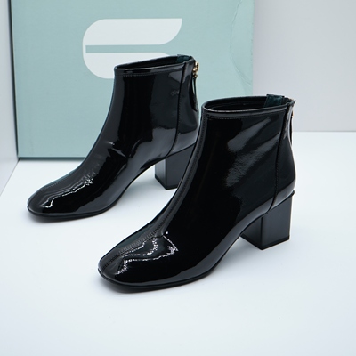 Comely康莉旗下撤柜断码秋季漆皮中粗跟瘦瘦靴后拉链女短靴马蹄靴