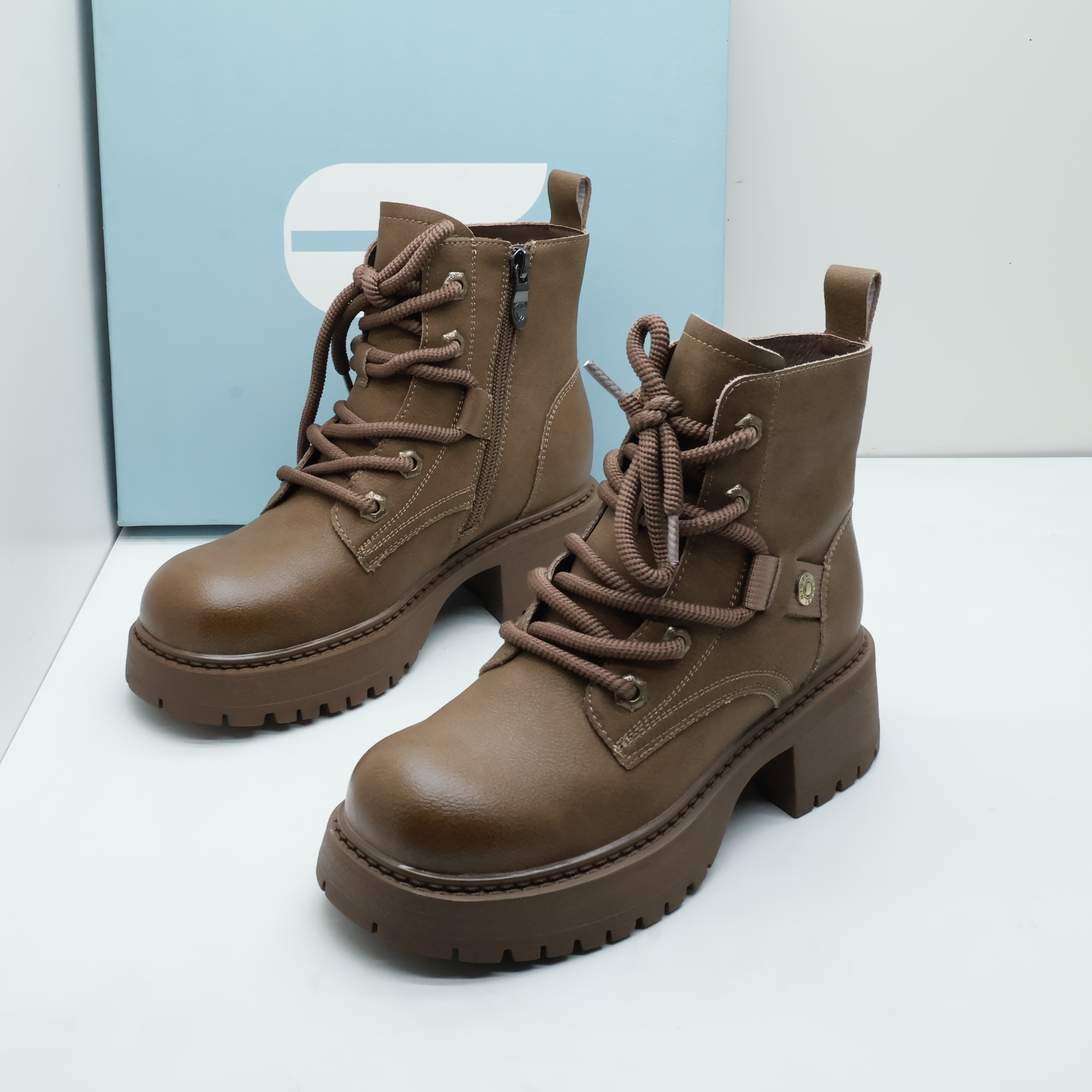 Comely康莉撤柜断码秋季真皮复古厚底休闲系带马丁靴圆头女短靴潮