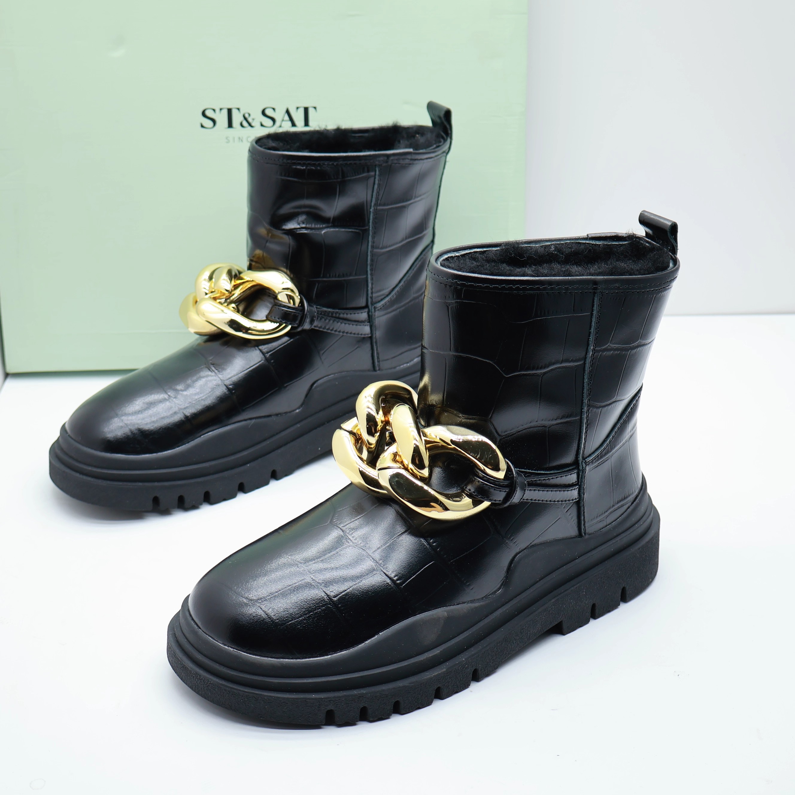 星期六断码撤柜秋冬季漆皮链条羊毛圆头休闲套筒厚底保暖雪地靴女