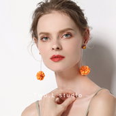 Two.L.Liu 花朵圆球橘色耳环女长吊坠度假风小清新橙色花球耳夹