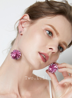 Two.L.Liu 镭射超酷耳环女圆球形2025新款超超炫性感蹦迪耳环耳夹