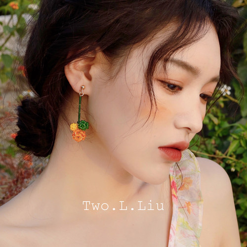 Two.L.Liu 夏日耳环女三色球吊坠春天出游度假百搭显脸瘦耳针耳夹 - 封面