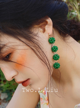 Two.L.Liu绿色度假耳环女夏天小众花球气质夸张串珠编织手工耳饰