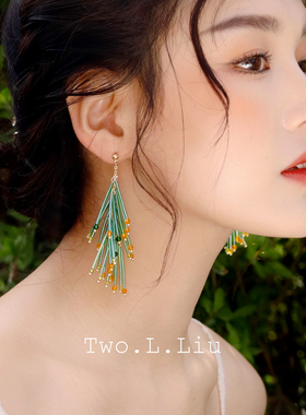 Two.L.Liu 圣诞流苏耳环女绿色小众设计夸张圣诞树手工串珠耳夹